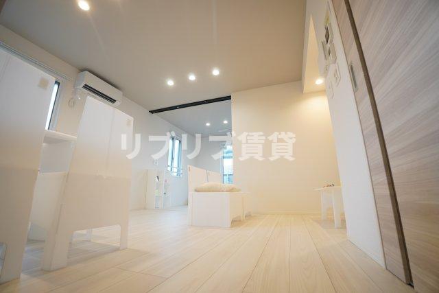 ＪＲ総武線 千葉駅 徒歩7分 3階建 築2年の居間写真