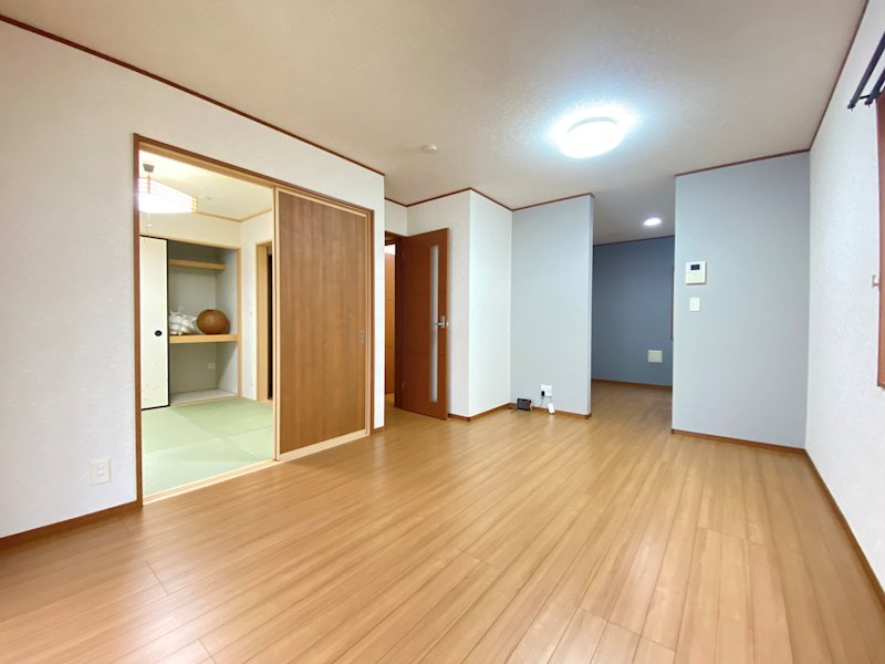 郷六久保貸家の居間写真