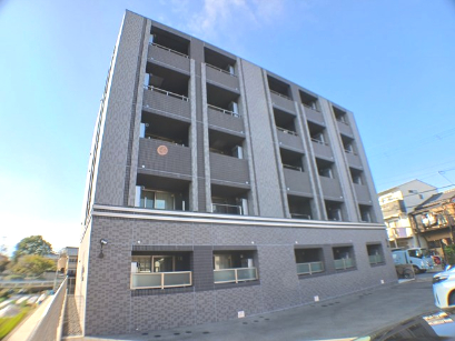 建物外観　桂川駅徒歩12分。防犯カメラ完備で安心な外観。