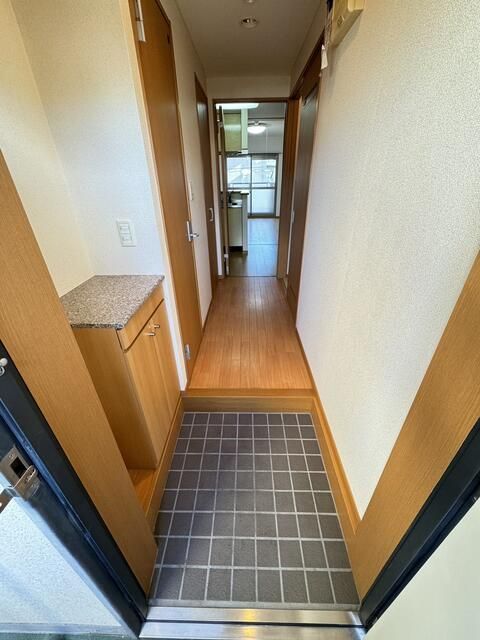 玄関　写真は別の部屋のものです。
