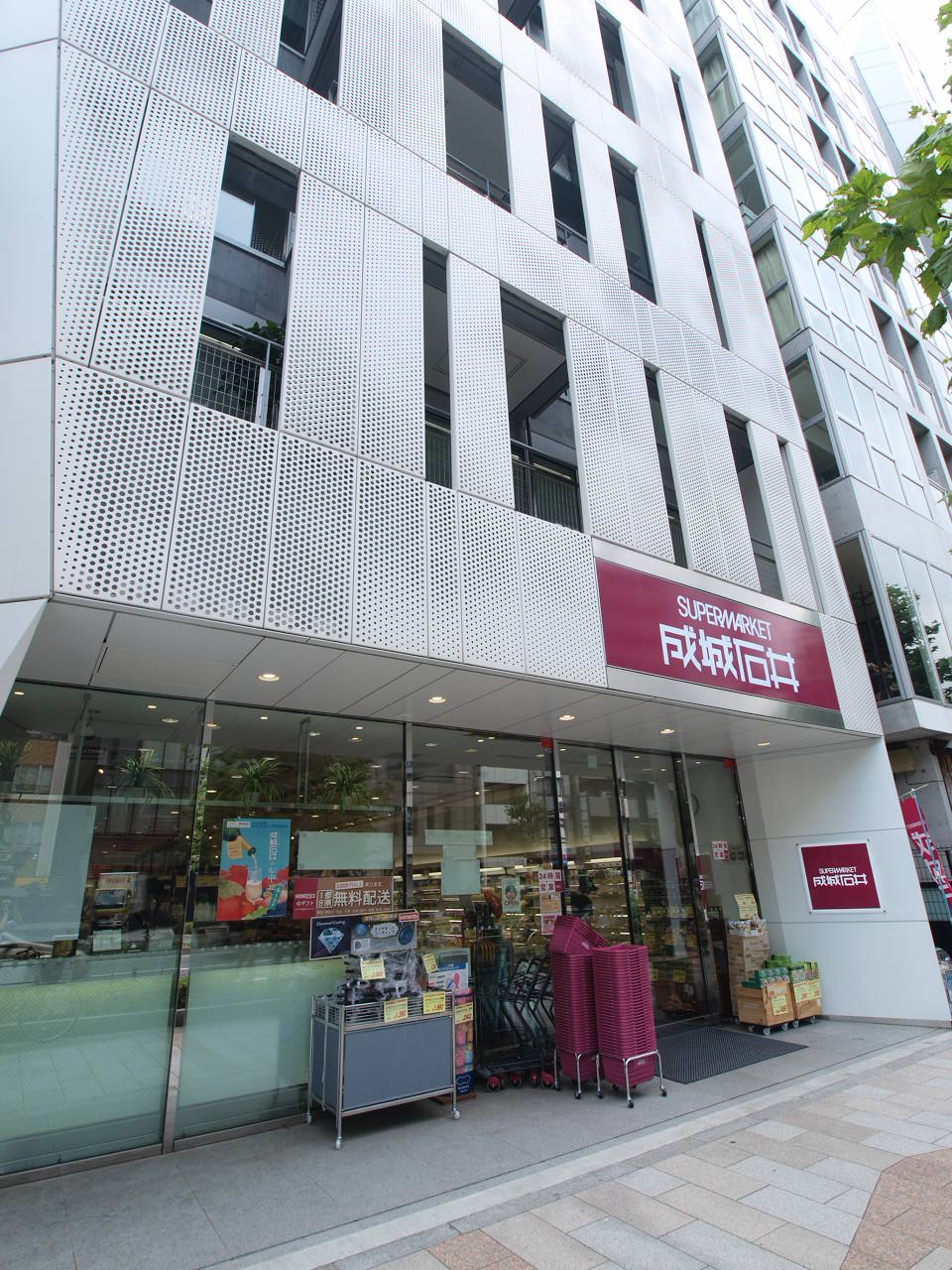 スーパー　成城石井神保町店（スーパー）まで272m