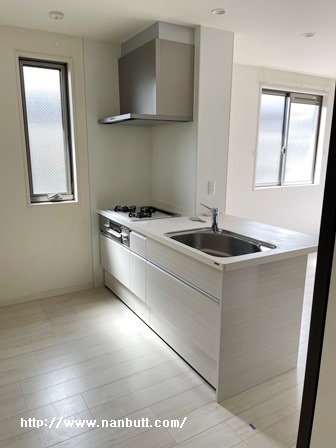 キッチン　3口ガスコンロ付きシステムキッチン