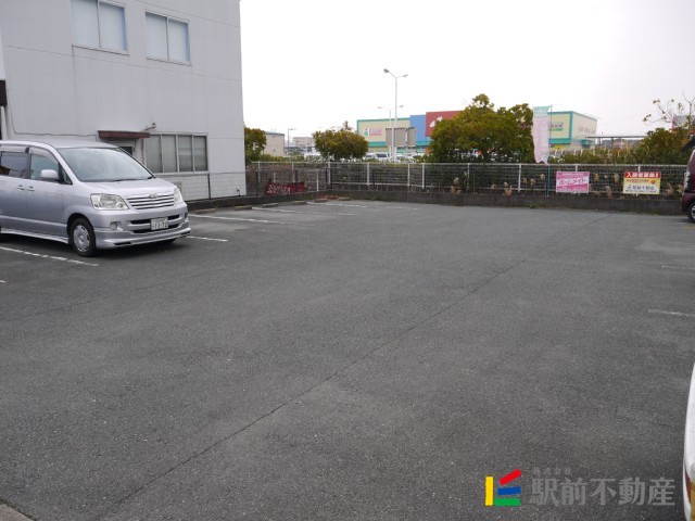 【グローリアスハイム銀杏の駐車場】