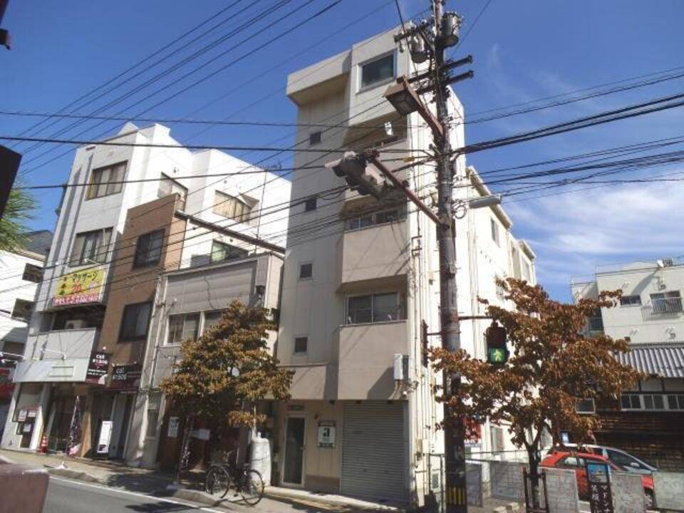 第一高岡ビルの建物外観