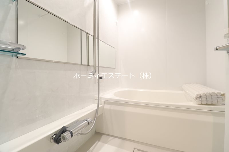 バス・シャワールーム　浴室乾燥機・追い炊き機能付き♪