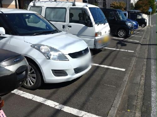 【レオパレスフローラの駐車場】