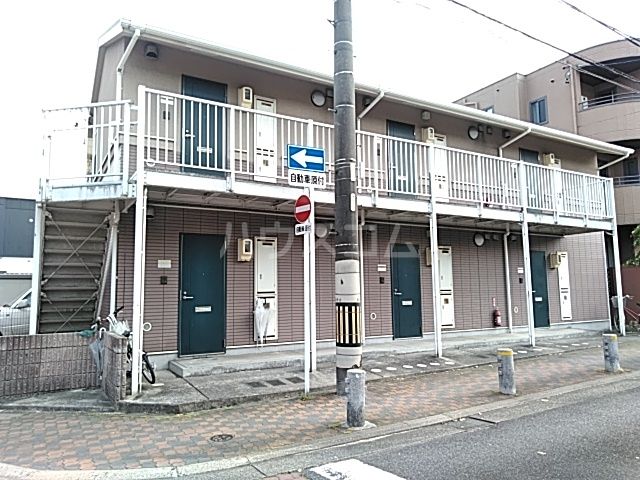 名古屋市熱田区旗屋のアパートの建物外観
