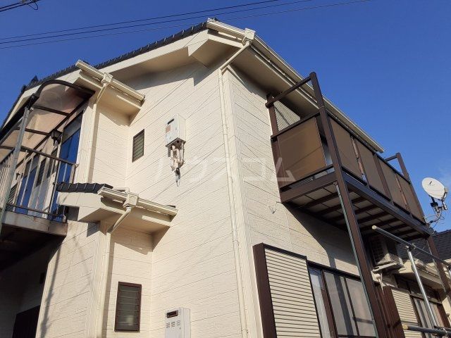 横浜市金沢区寺前のアパートの建物外観