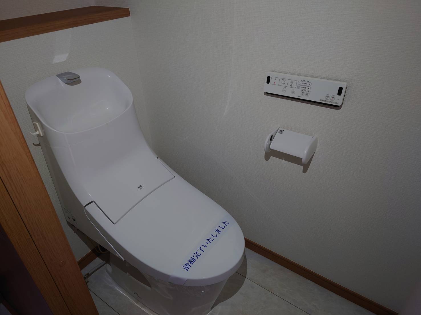 トイレ　温水洗浄便座付き