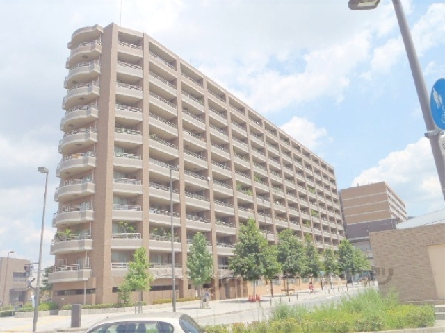 京都市中京区西ノ京栂尾町のマンションの建物外観