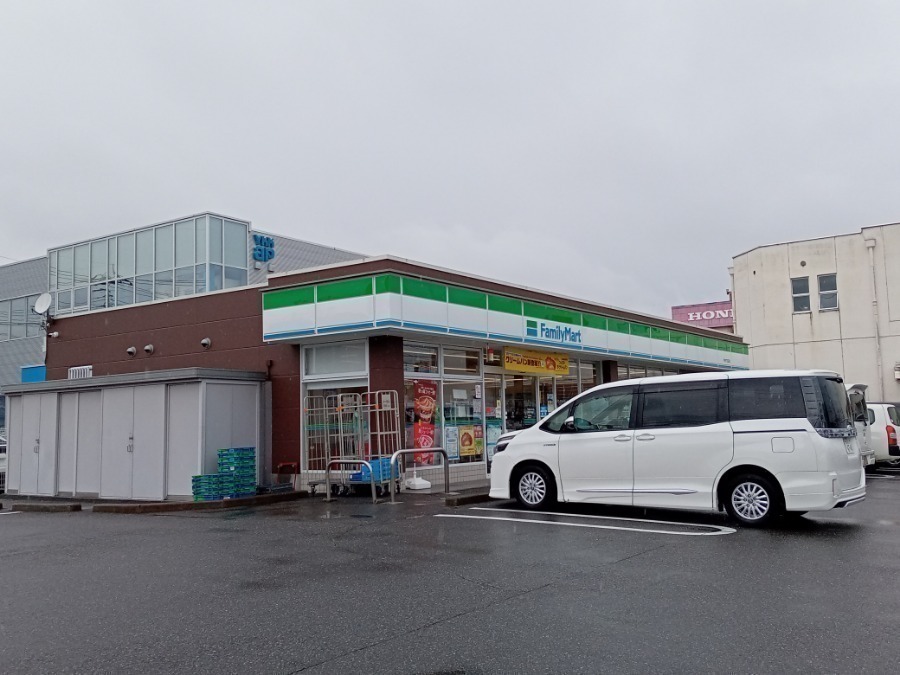 コンビニ　ファミリーマート甲府下石田店（コンビニ）まで152m