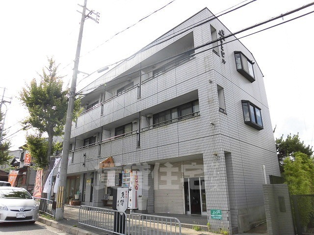 京都市山科区西野山射庭ノ上町のマンションの建物外観
