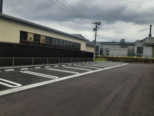 【上田市秋和のアパートの駐車場】