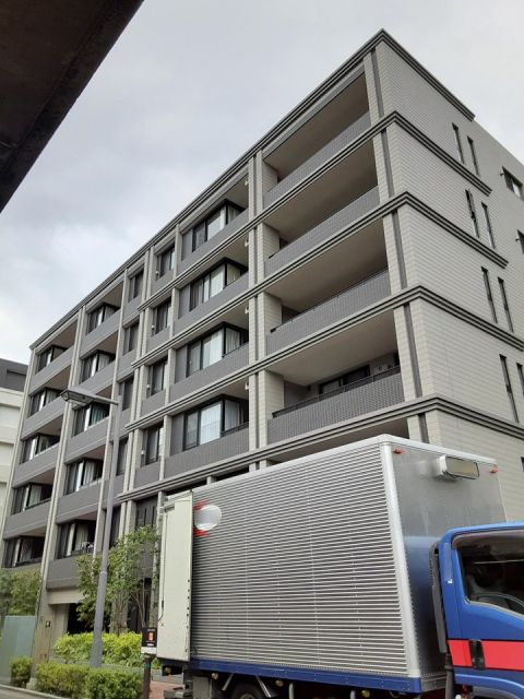 横浜市西区紅葉ケ丘のマンションの建物外観