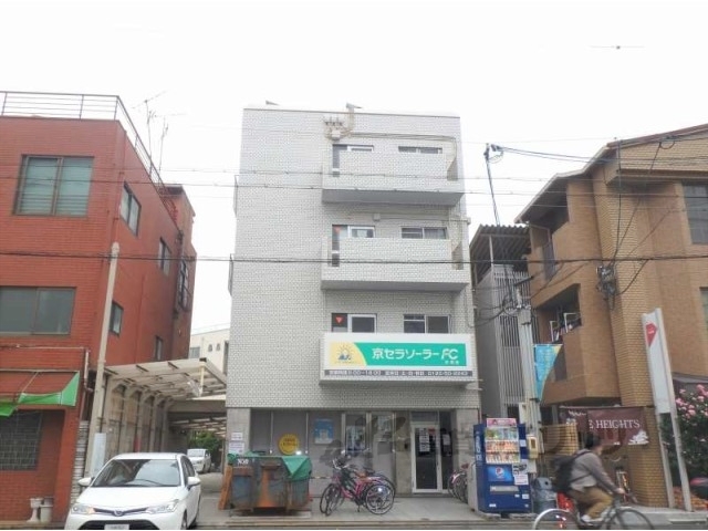 【京都市右京区西院久田町のマンションの建物外観】