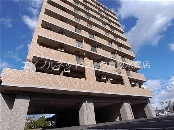 【倉敷市亀島のマンションの建物外観】