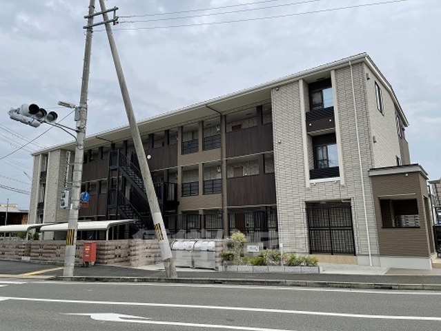 八幡市川口萩原のアパートの建物外観