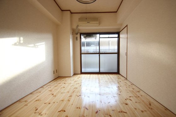 居室・リビング　※別号室の写真です。