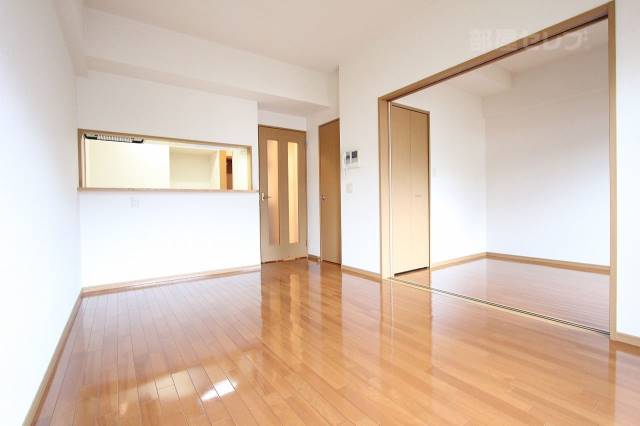 居室・リビング　カウンター型のキッチンですが、分けても使える作りです