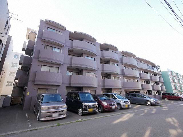 札幌市北区北二十八条西のマンションの建物外観