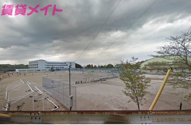 中学校　伊勢市立倉田山中学校（中学校）まで1600m