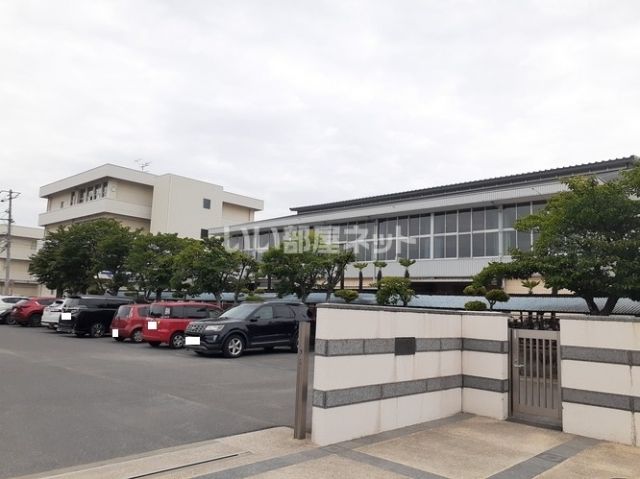 中学校　岡山市立竜操中学校（中学校）まで566m