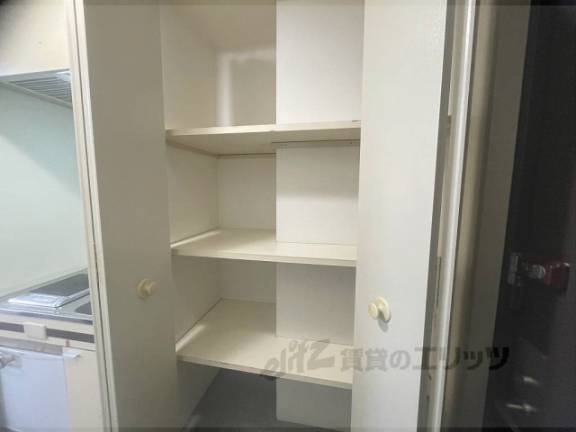 玄関　玄関横収納