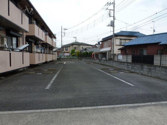 【川口市大字峯のアパートの駐車場】