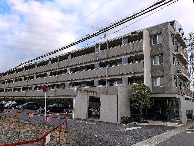 ダイアパレス駅東通りの建物外観