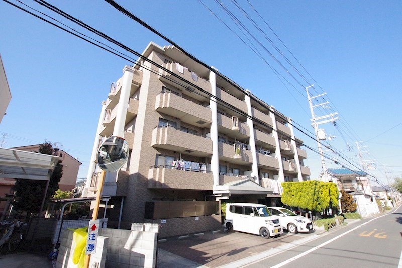 星田ロイヤルハイツの建物外観