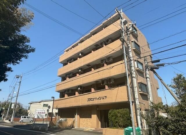 フジビューハイツ山下の建物外観