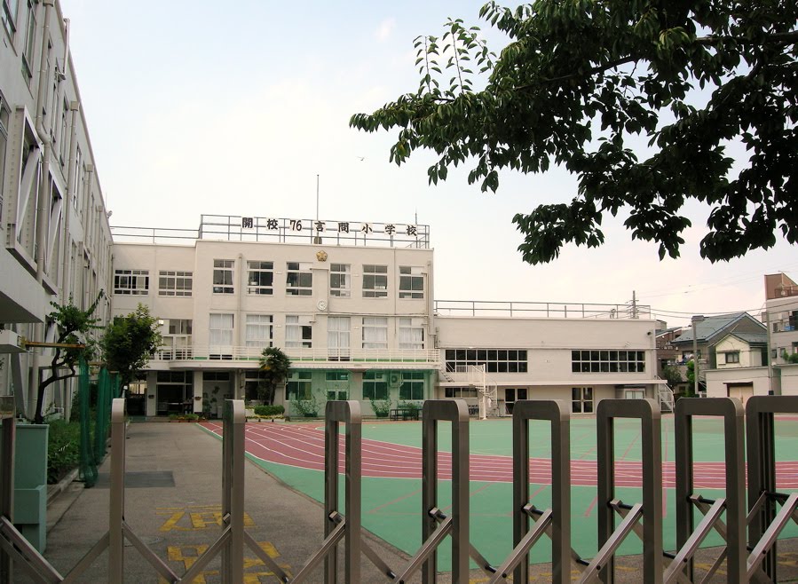 【墨田区東向島のマンションの小学校】