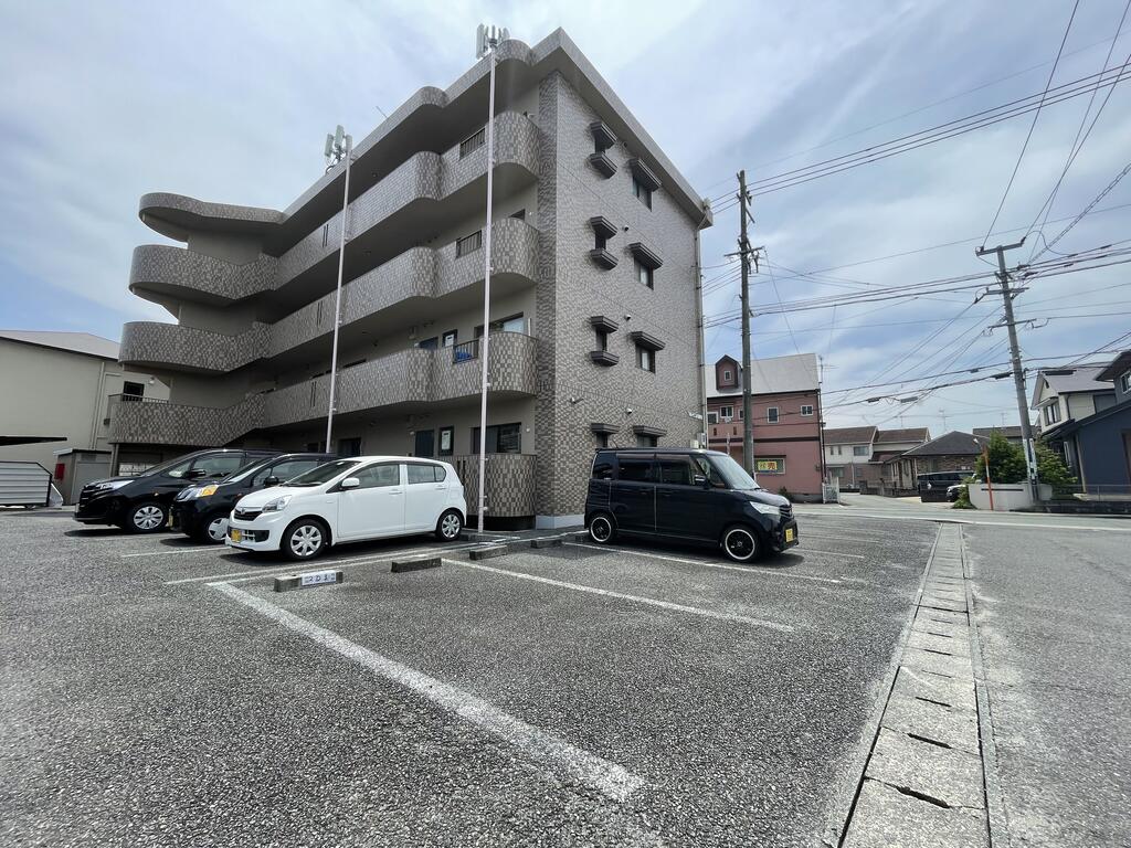 【熊本市南区八幡のマンションの駐車場】