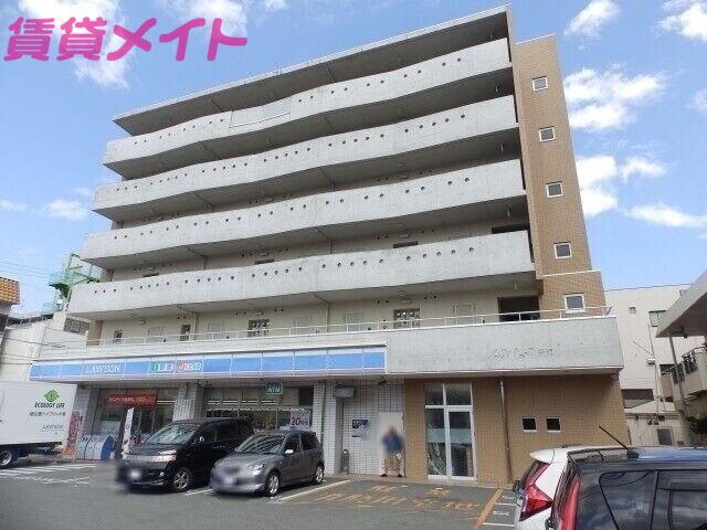 【津市南新町のマンションのコンビニ】