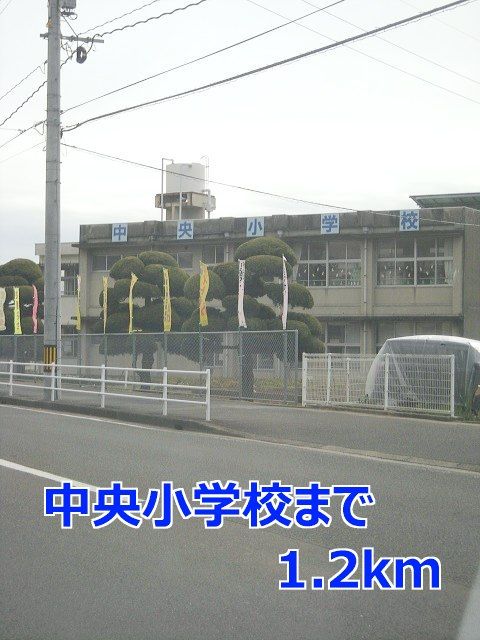 【エアリーガーデンＣの小学校】