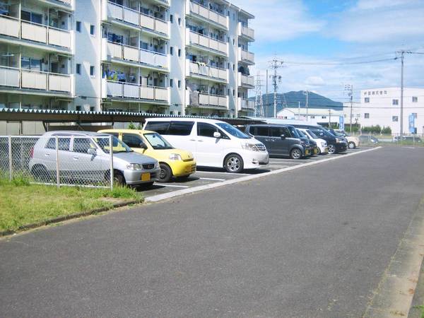 【ビレッジハウス拾石1号棟の駐車場】