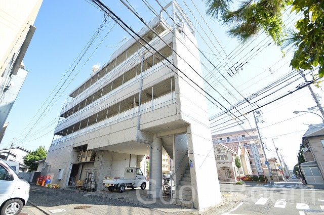 徳島市中常三島町のマンションの建物外観