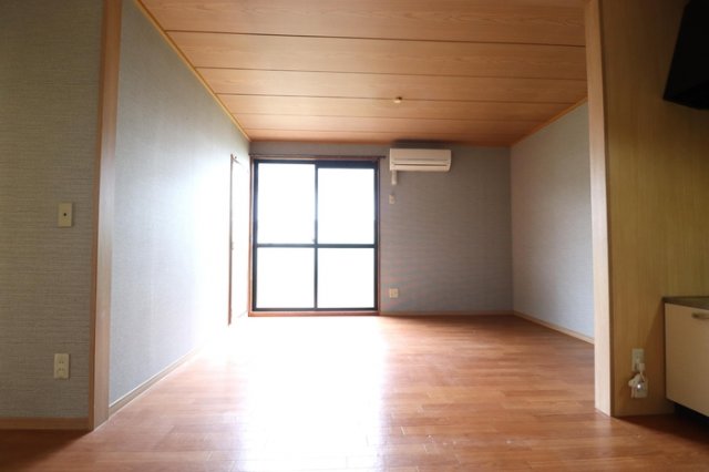 居室・リビング　こちらのリビングで趣味の時間をお楽しみください