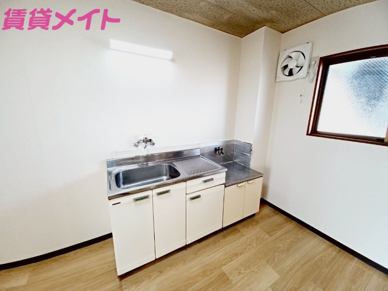 キッチン　同物件別部屋のお写真です。