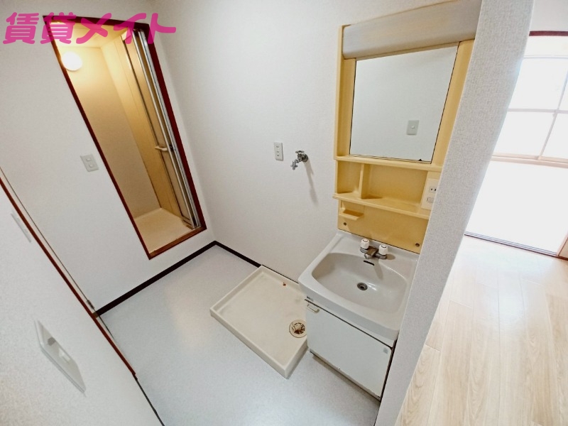 洗面設備　同物件別部屋のお写真です。