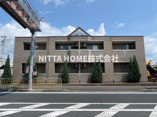 建物外観　追い焚きや独立洗髪洗面台など水回りの設備が充実しています＊