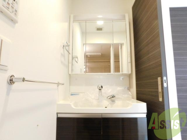 洗面設備　洗面化粧台ついてます。