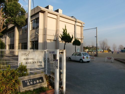 小学校　宝塚市立売布小学校（小学校）まで661m