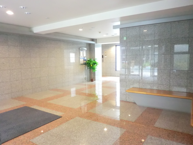 ロビー　いつもキレイです。