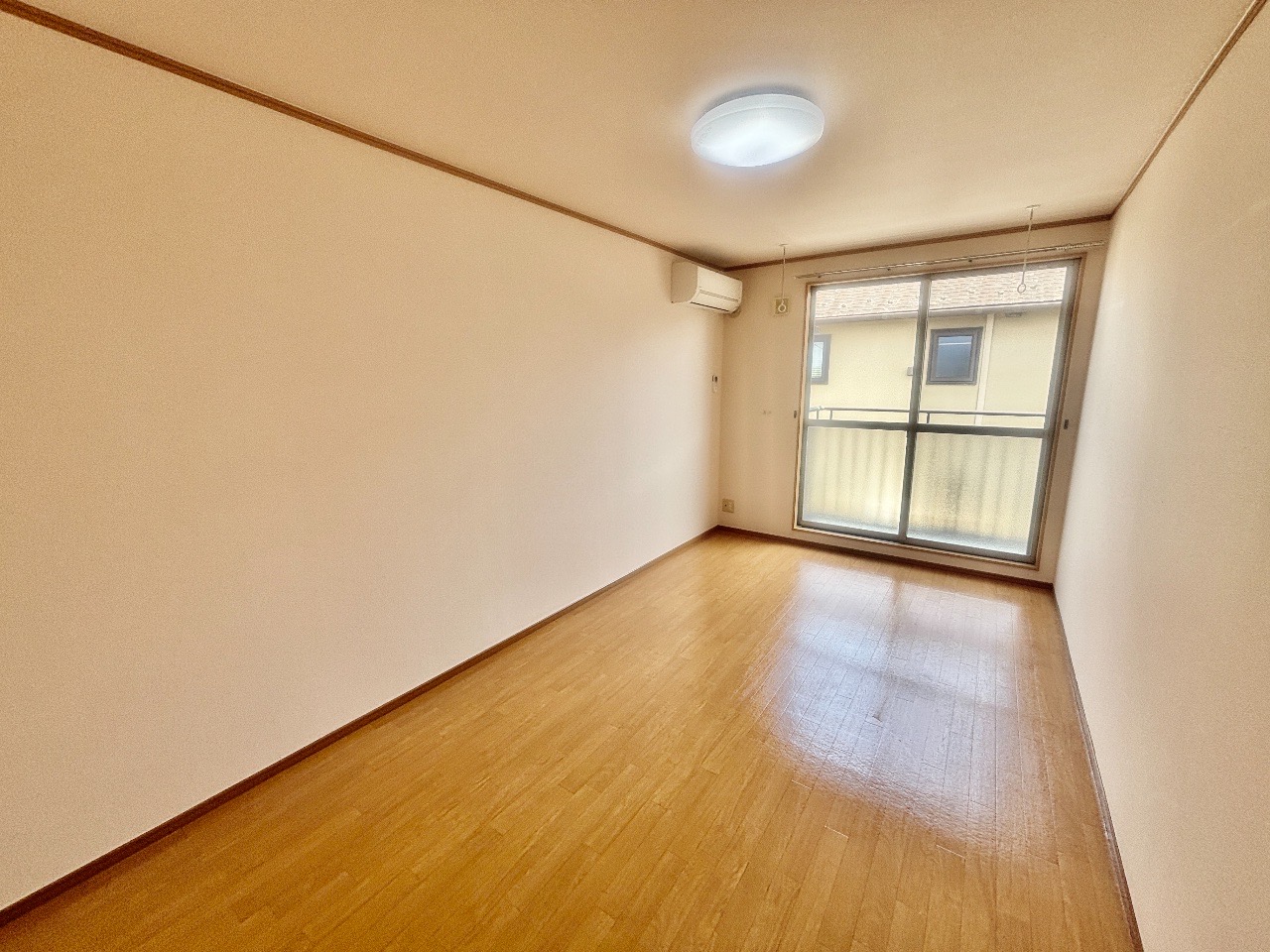 その他部屋・スペース　洋室部分・広々とした明るいお部屋です♪