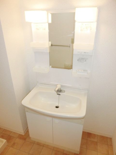 洗面設備　便利な洗髪洗面化粧台です。