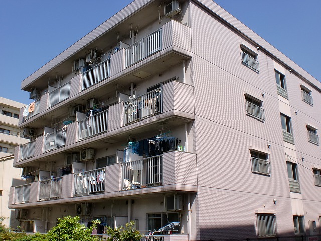 建物外観　高宮駅近くの単身者用マンションです！生活しやすい環境ですよ。