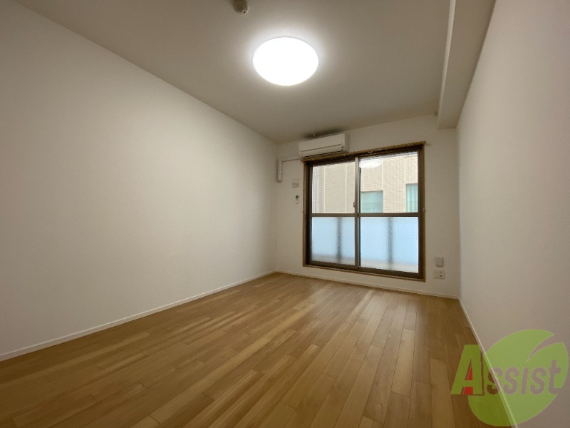 居室・リビング　７．６帖の洋室です。寛ぐには十分な広さがありました。