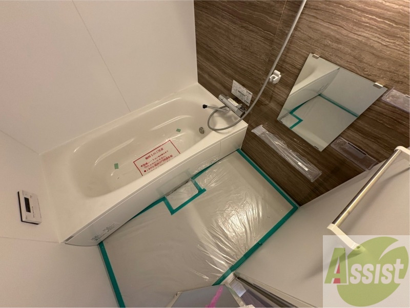 バス・シャワールーム　お風呂です。広々したバスでゆっくりくつろげます。