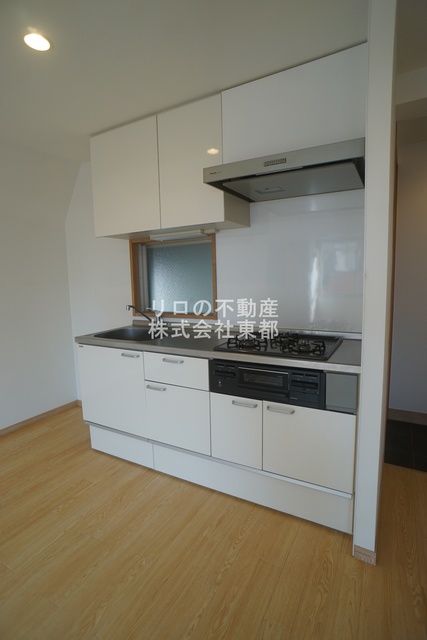 キッチン　お料理好きにはオススメのグリル付３口システムキッチン設置済♪